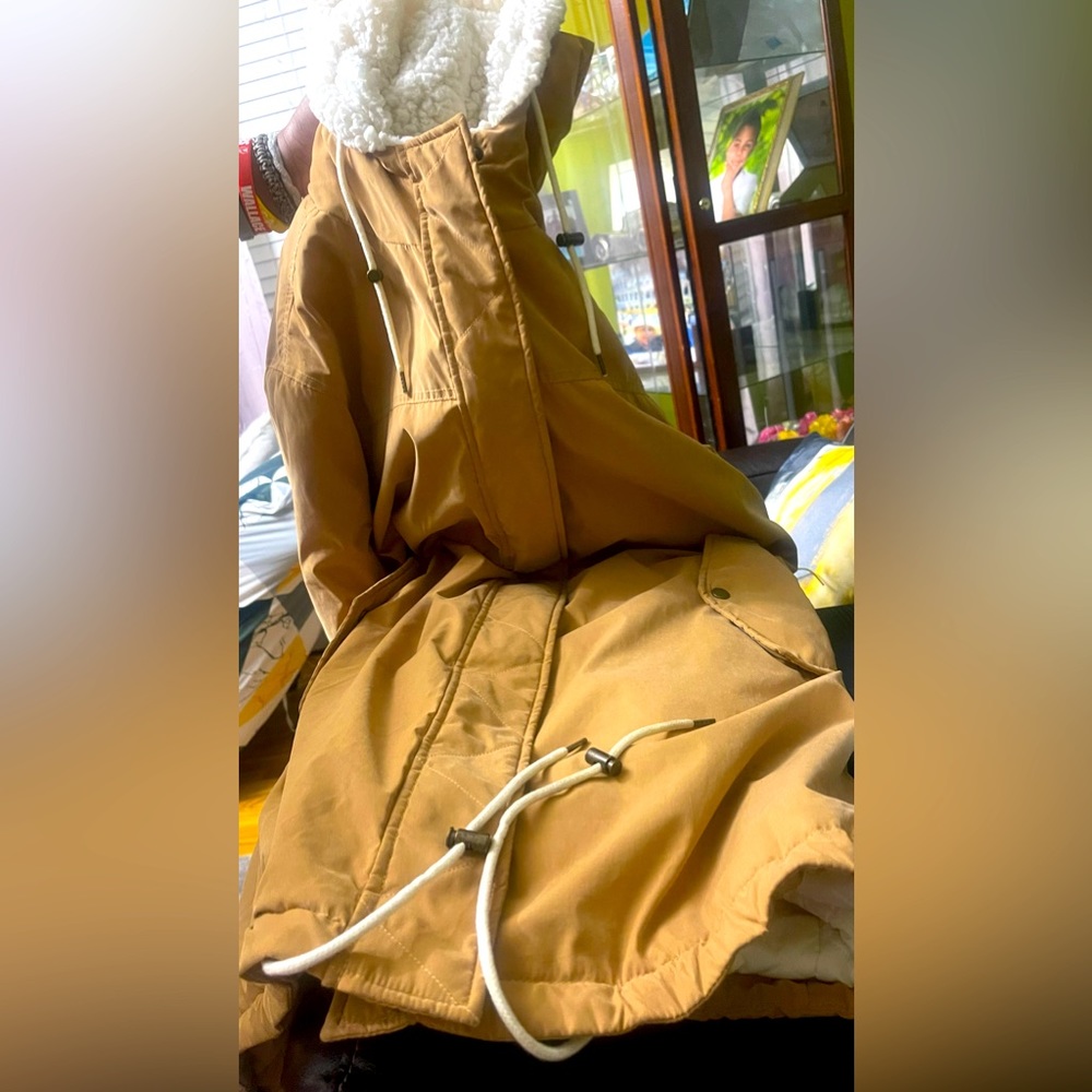 This is a very warm coat and really comfortable great for the winter